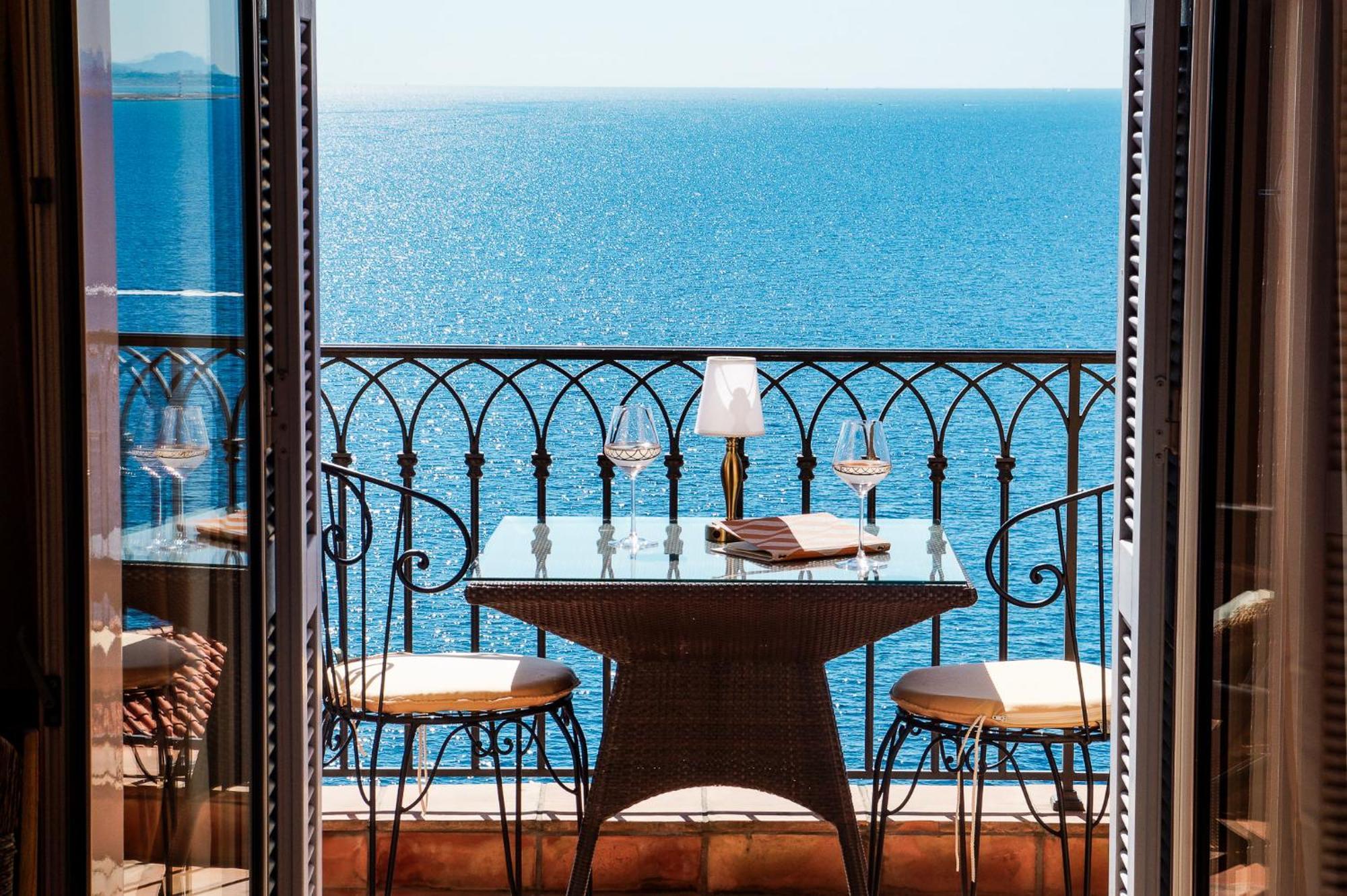 Hotel La Perouse Baie Des Anges Nizza
