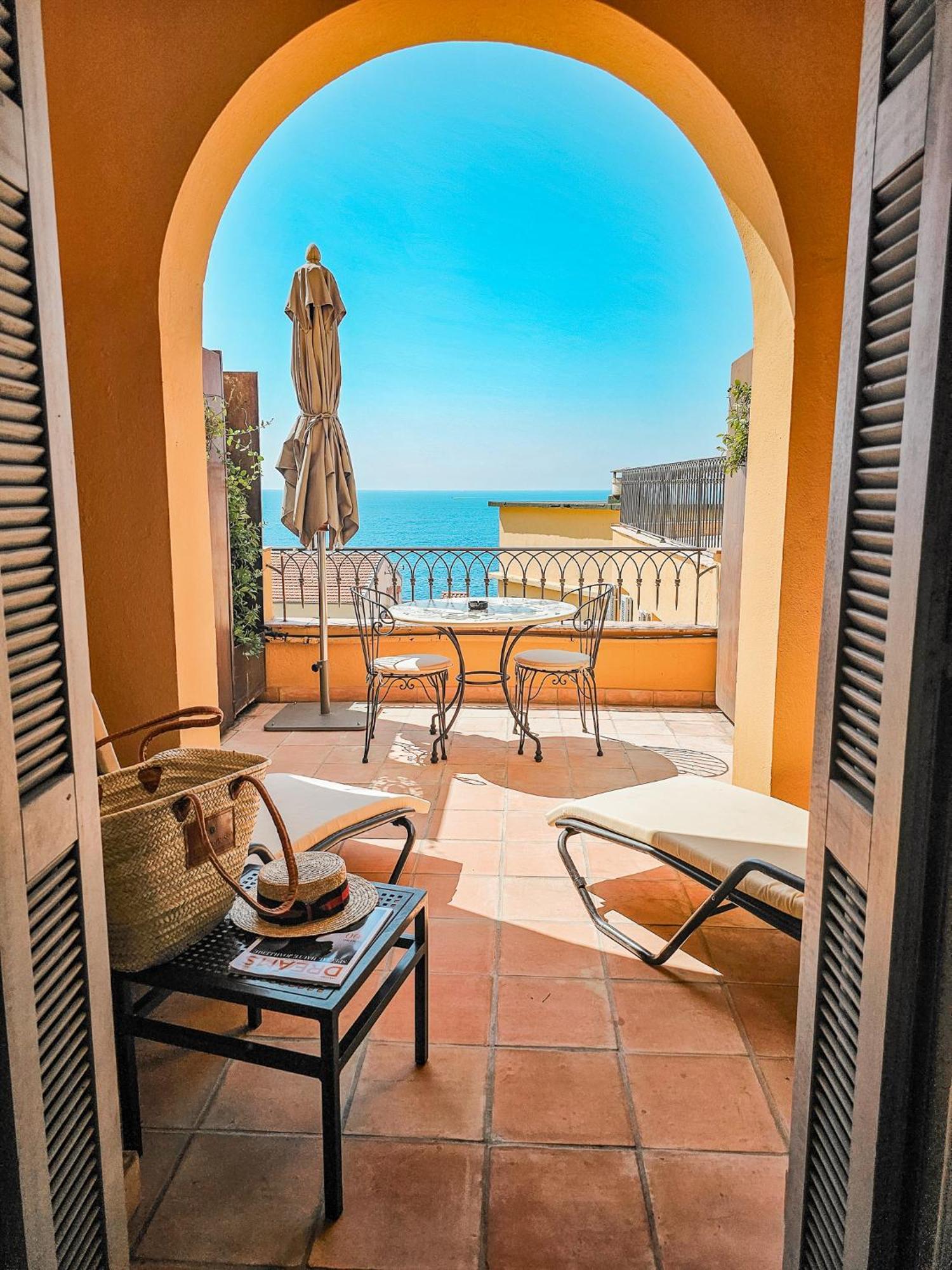 Hotel La Perouse Baie Des Anges Nizza