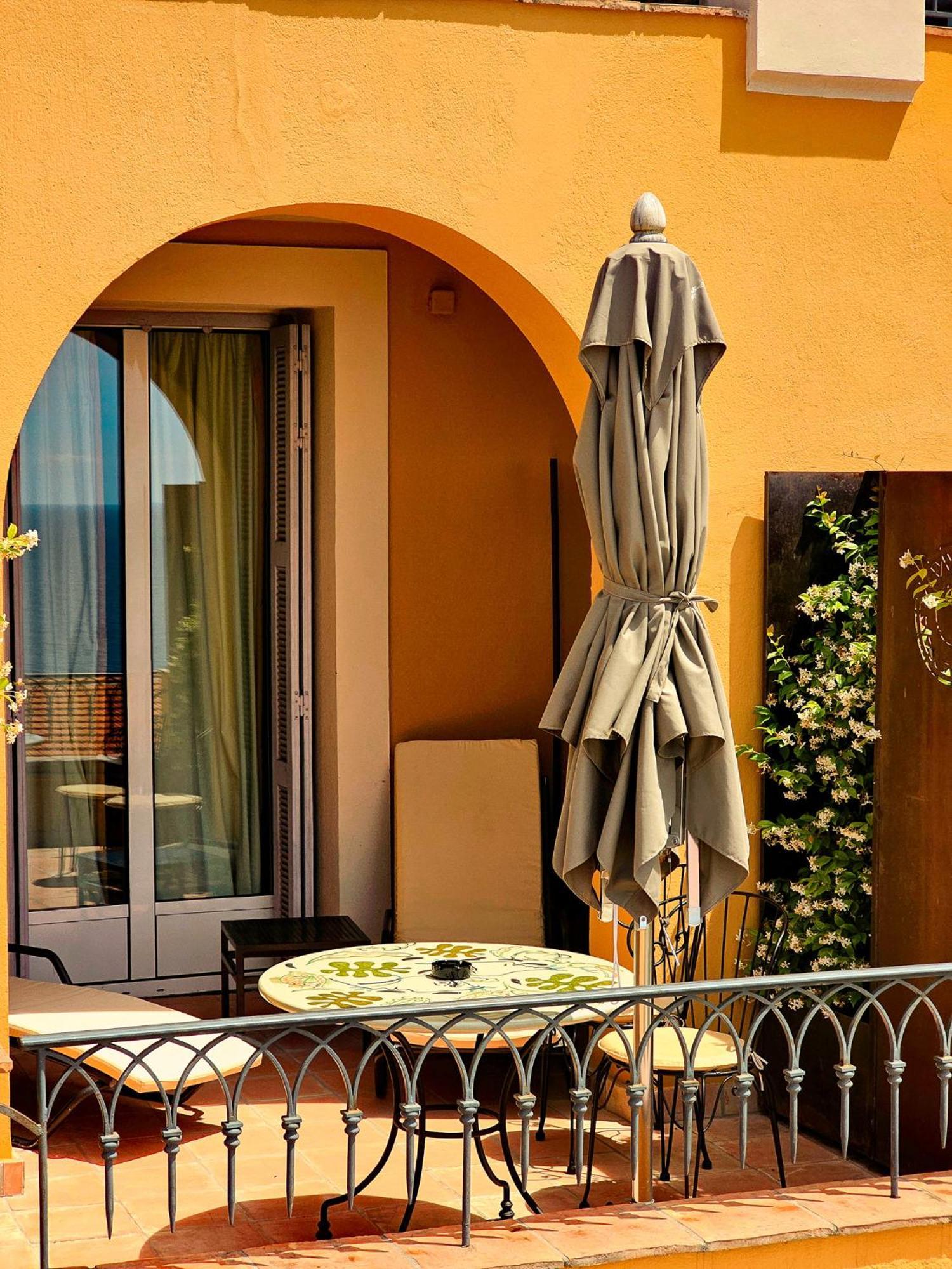 Hotel La Perouse Baie Des Anges Nizza